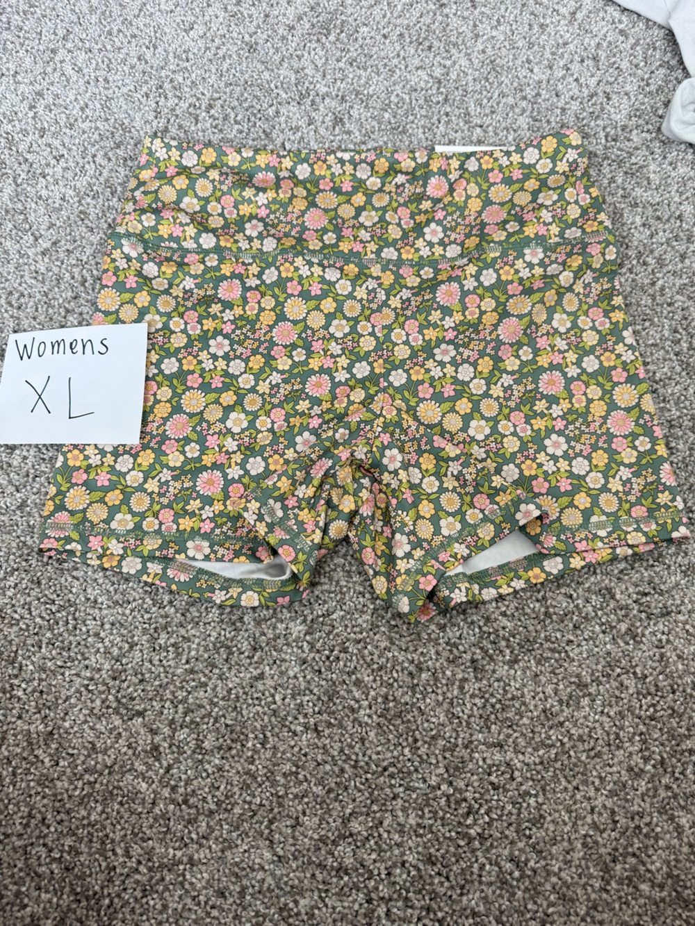 American Eagle Outfitters Green Floral High-Rise Bike Shorts - Picture 1 of 1